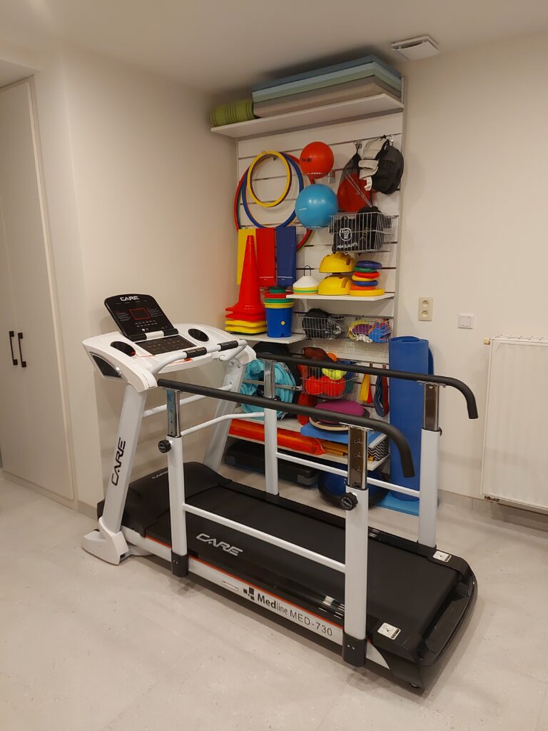 Loopband en slatwall kinesitherapie